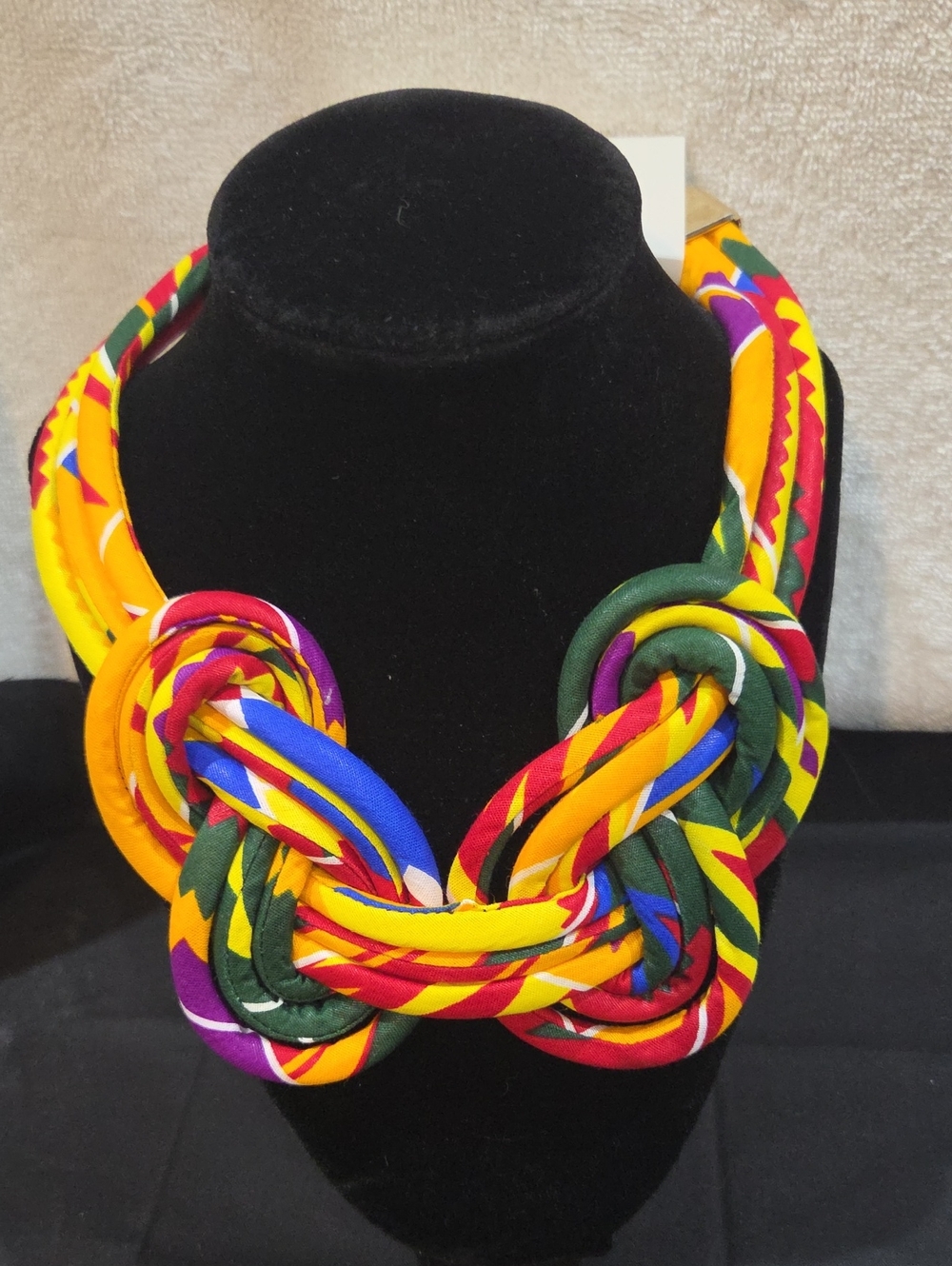 JENNIFER & COMPANY CLOTH STATEMENT NECKLACE